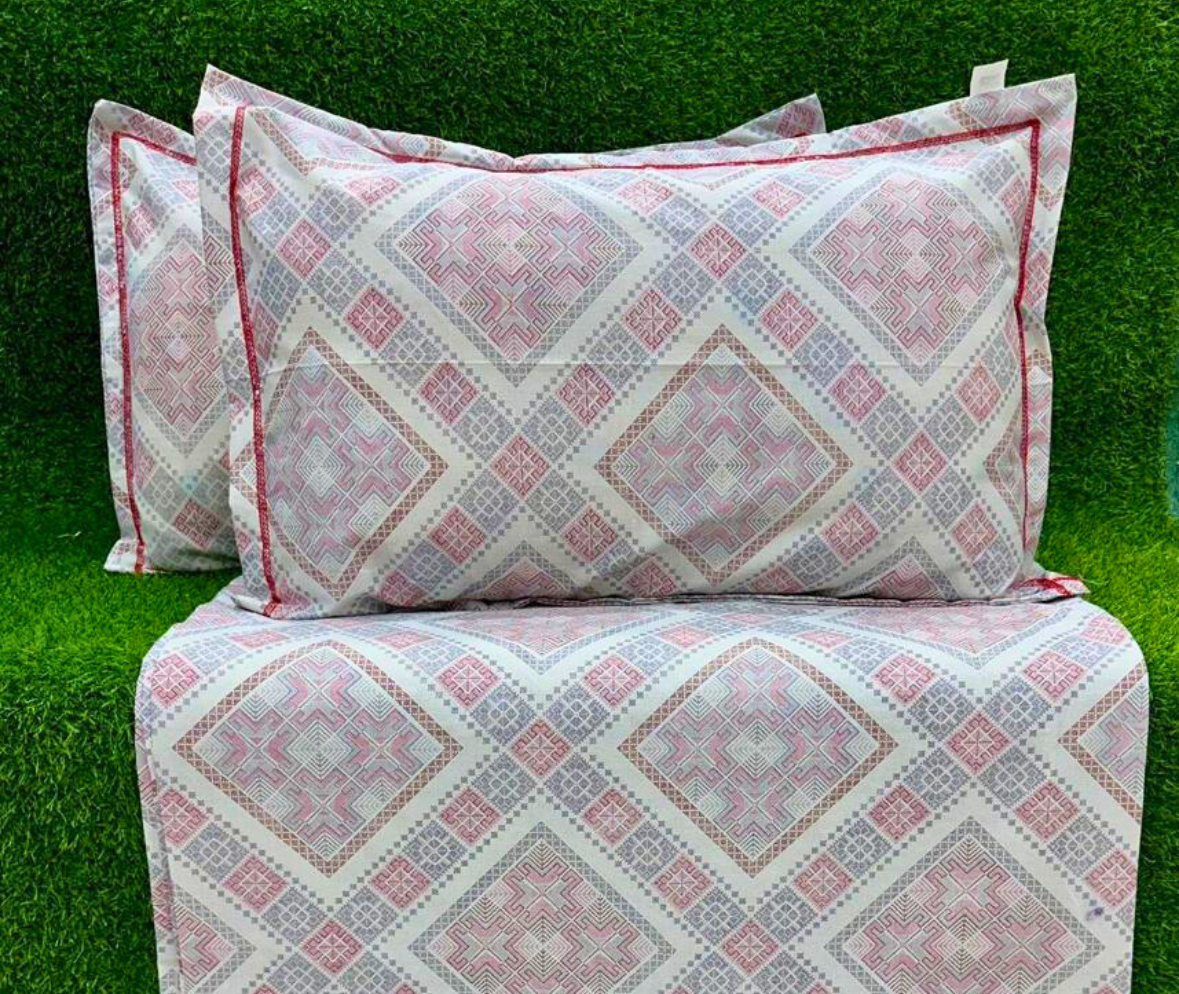 Heritage Premium Cotton King Size Bedsheet – Soft Pink Diamond Design