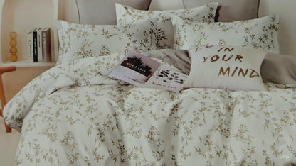 Luxe Comfort – Sky Homes Premium Floral Bedsheet Set with 2 pillow covers